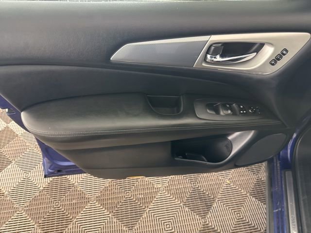 Used 2020 Nissan Pathfinder SL AWD/4WD image 18
