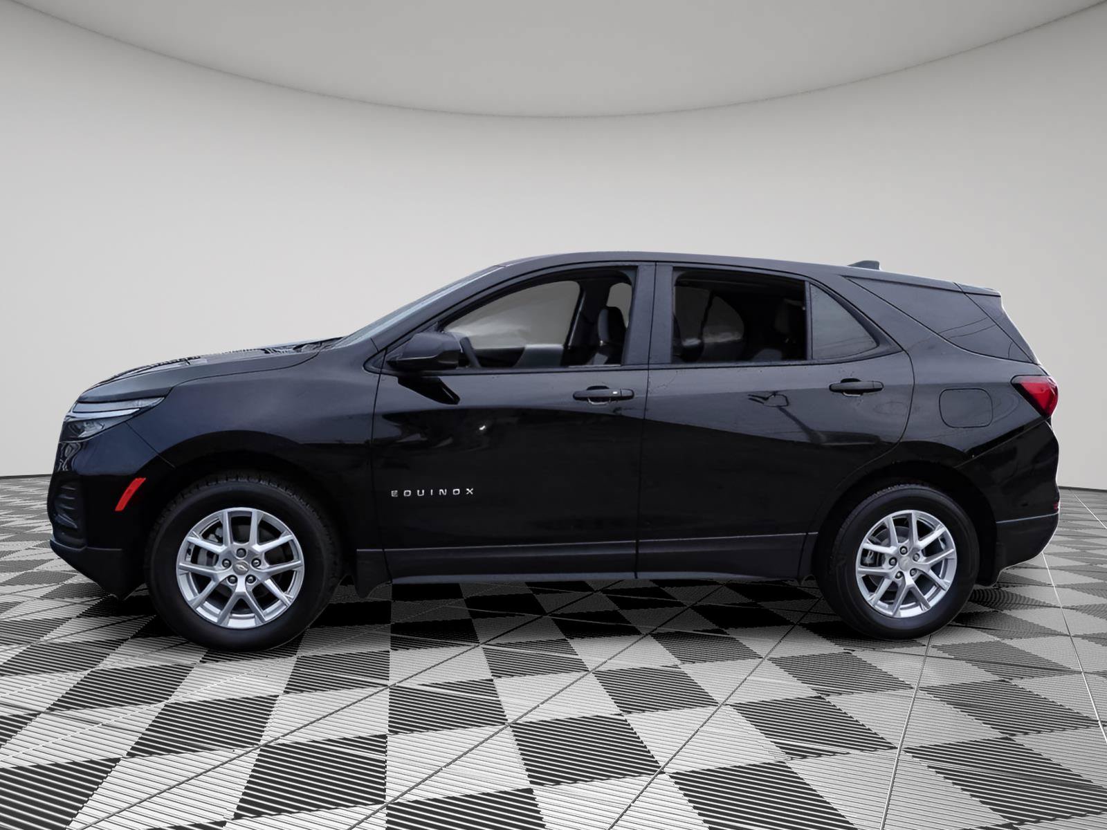 Certified 2023 Chevrolet Equinox LS w/ LS Convenience Package AWD/4WD image 4
