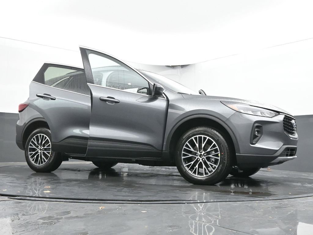 New 2026 Ford Escape SE w/ Class II Trailer Tow Package image 69