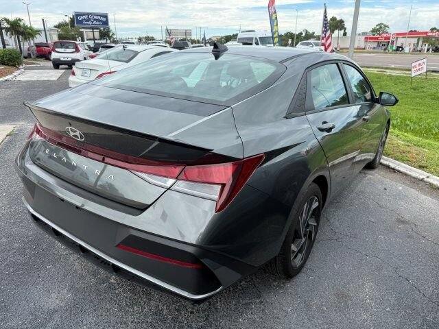Used 2025 Hyundai Elantra Sport FWD image 5