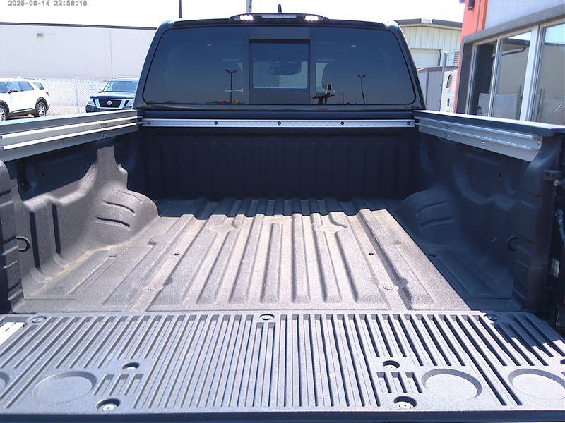 Used 2022 Nissan Titan PRO-4X w/ Pro-4x Convenience Package AWD/4WD image 4