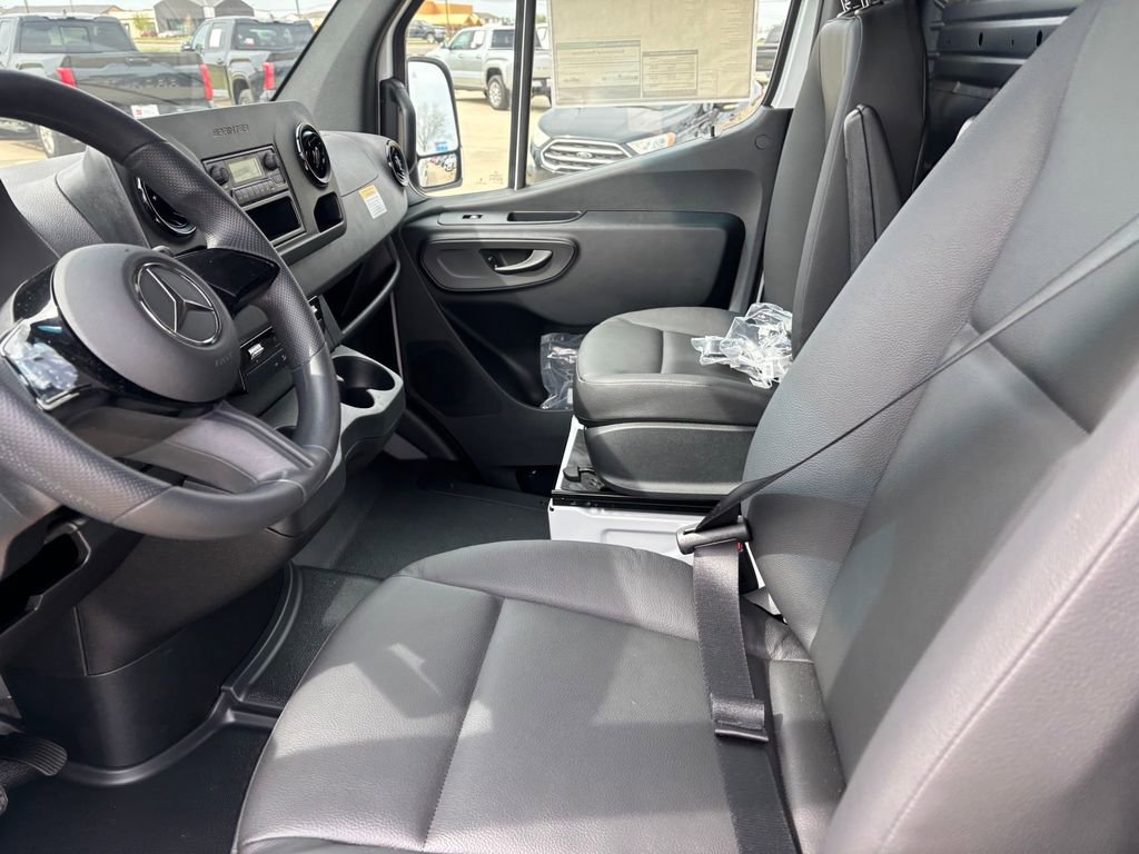 Used 2025 Mercedes-Benz Sprinter 2500 image 8