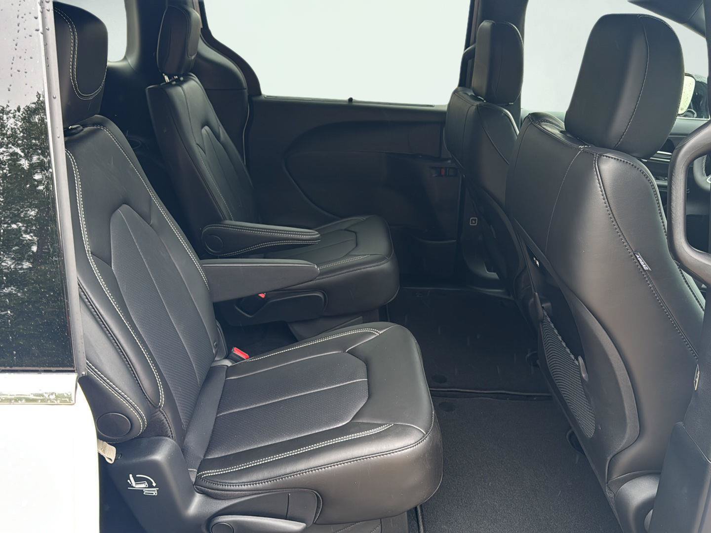 New 2027 Chrysler Pacifica Select FWD image 23