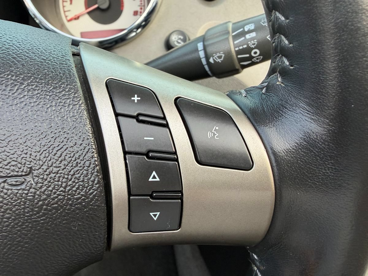 Used 2006 Pontiac Solstice Convertible w/ Premium Package RWD image 9