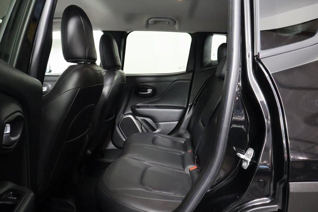 Used 2018 Jeep Renegade Limited w/ UConnect 8.4 Nav Group FWD image 11
