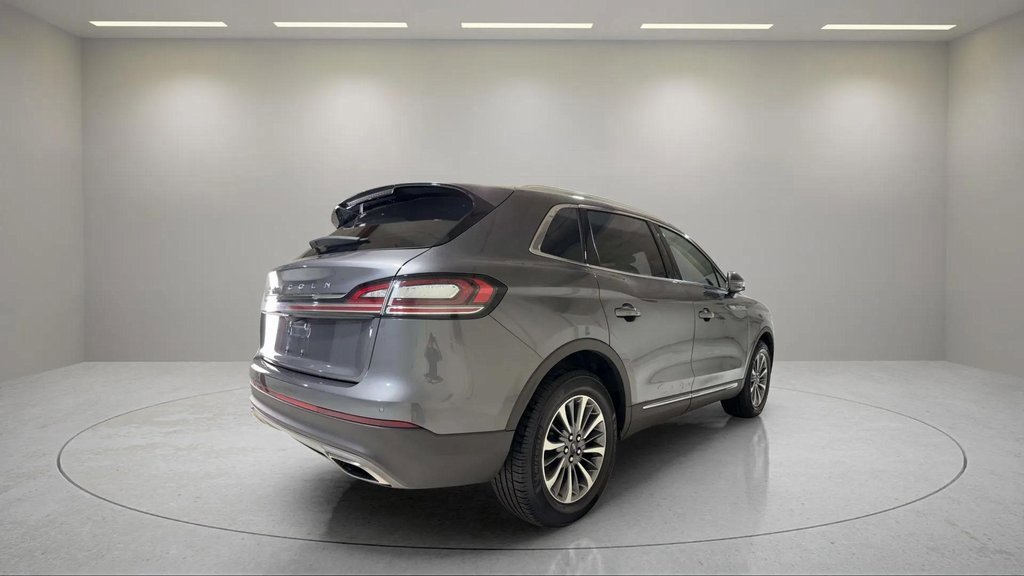 Used 2022 Lincoln Nautilus FWD w/ Premium Package image 3