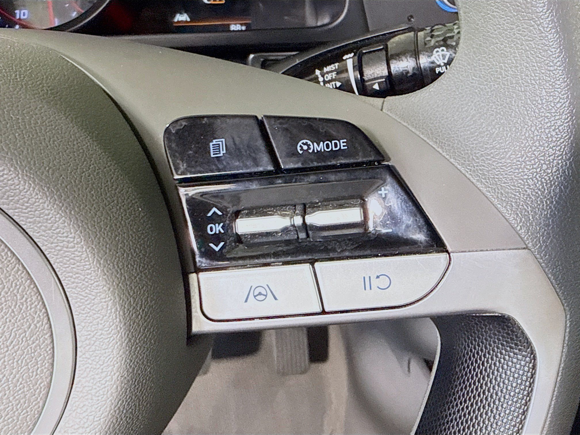 Used 2022 Hyundai Elantra SEL FWD image 15
