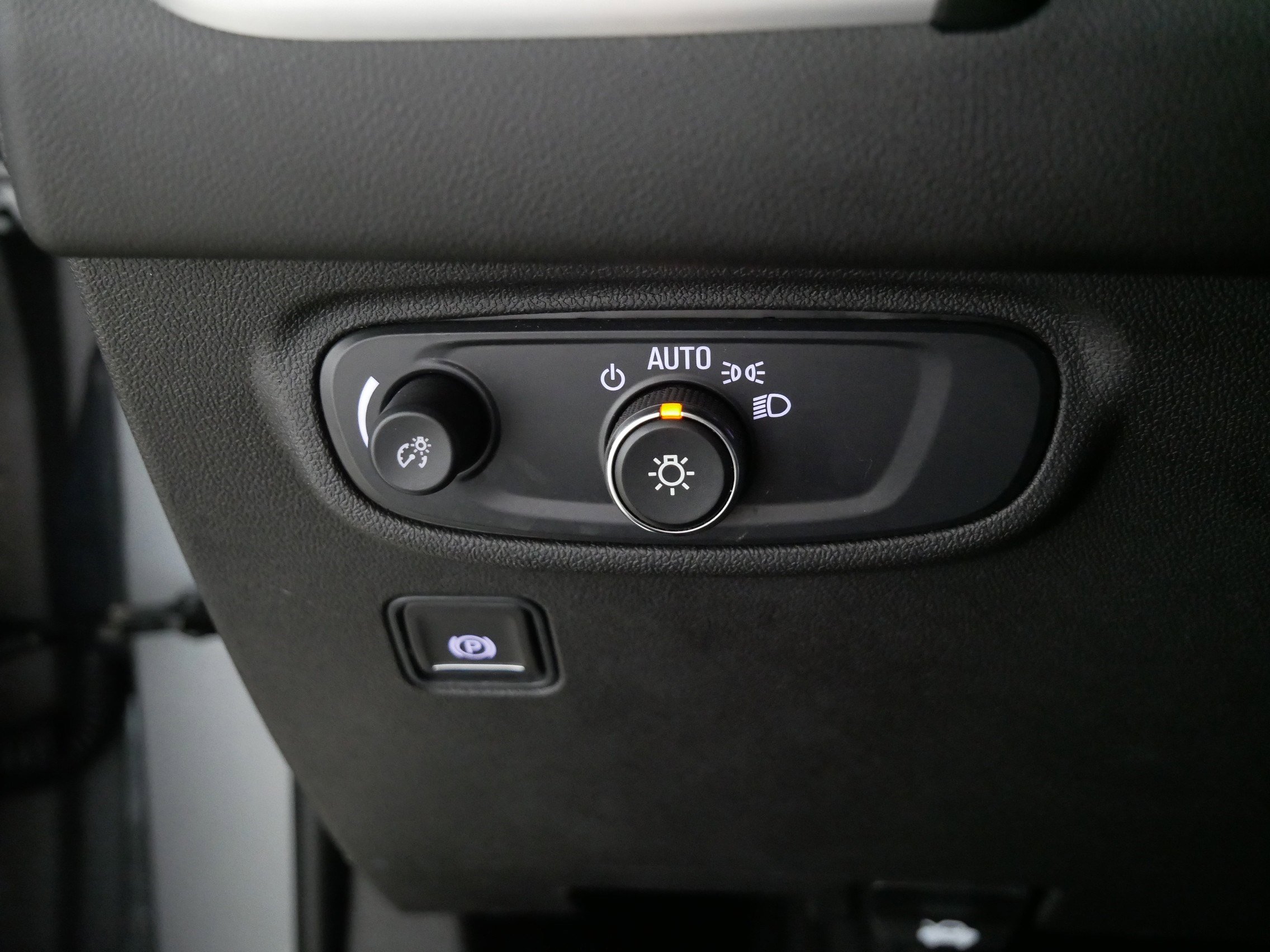 Used 2024 GMC Terrain SLE image 26