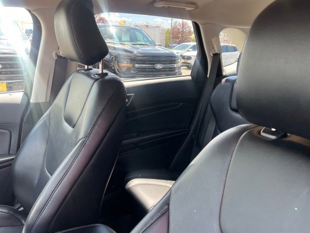 Used 2022 Ford Edge Titanium AWD/4WD image 23