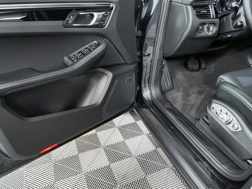 New 2026 Porsche Macan AWD/4WD image 8