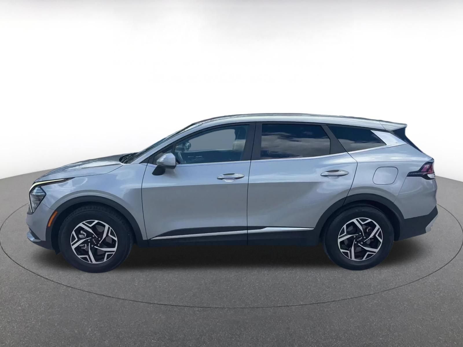 Used 2025 Nissan Rogue SV FWD image 9
