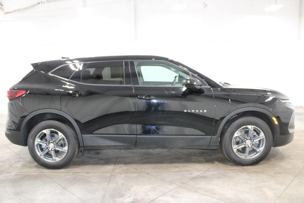 Used 2025 Chevrolet Blazer LT image 11