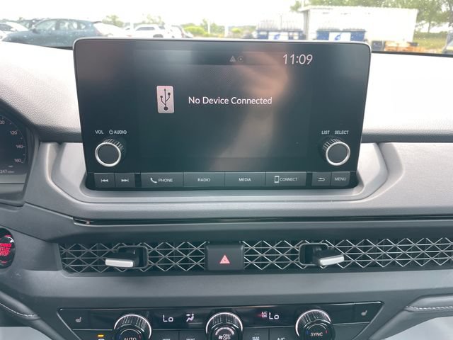 Used 2025 Honda Accord SE image 13