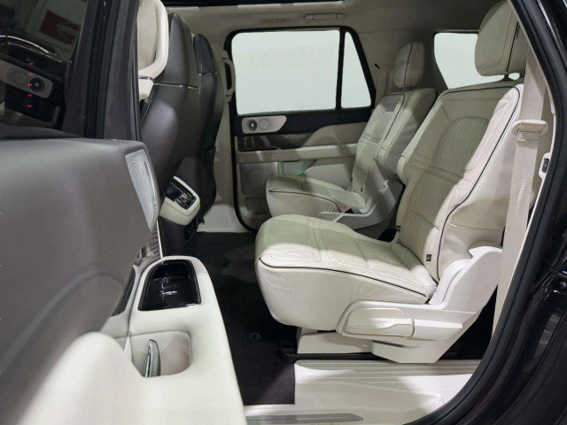 Used 2020 Lincoln Navigator L Black Label w/ Cargo Convenience Package image 44
