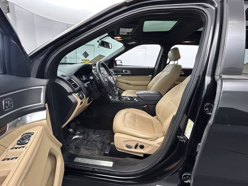 Used 2017 Ford Explorer Limited image 12