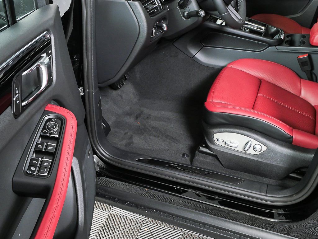 New 2026 Porsche Macan Turbo image 8