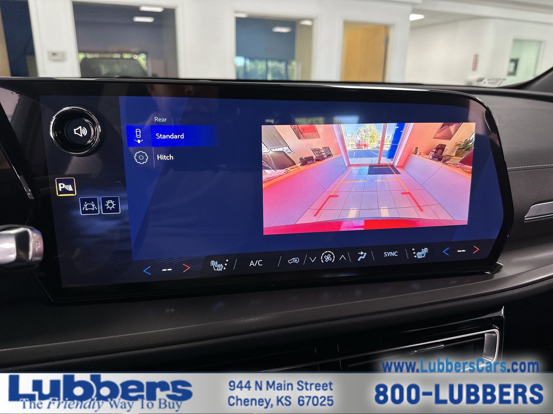 New 2026 Chevrolet Traverse LT image 8