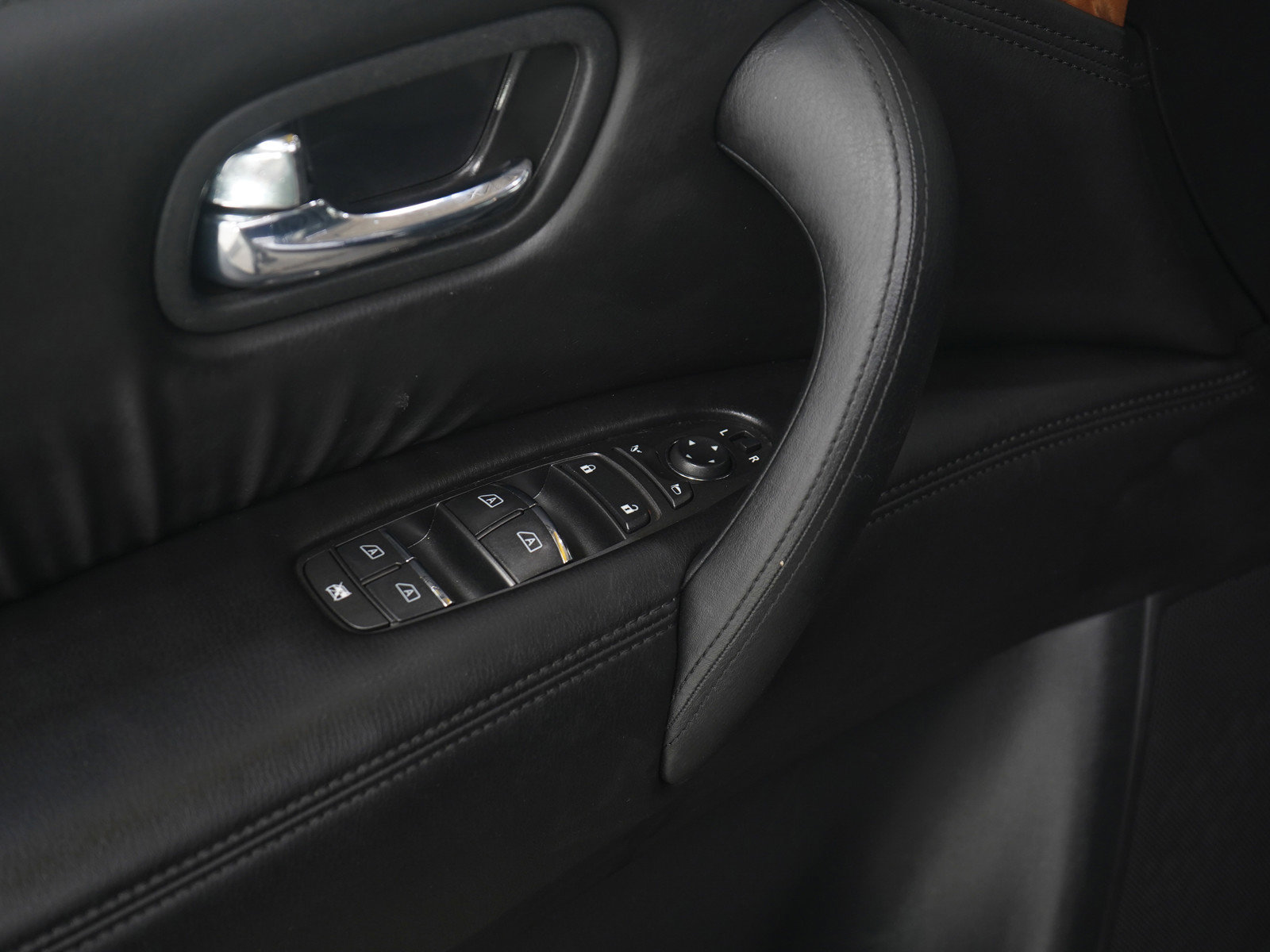 Used 2023 Nissan Armada SL image 24