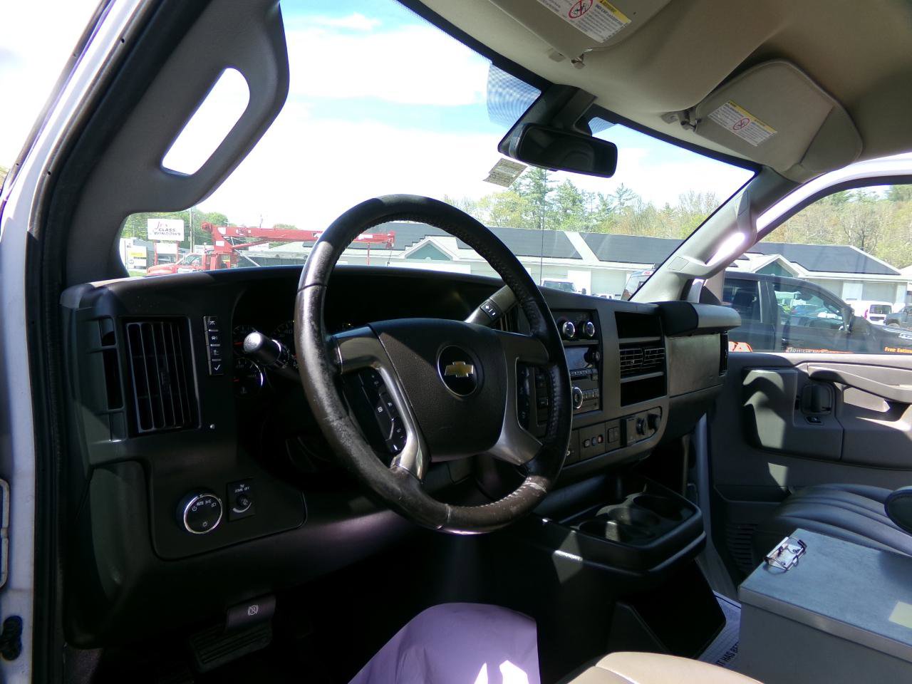 Used 2019 Chevrolet Express 3500 Extended w/ Driver Convenience Package RWD image 15