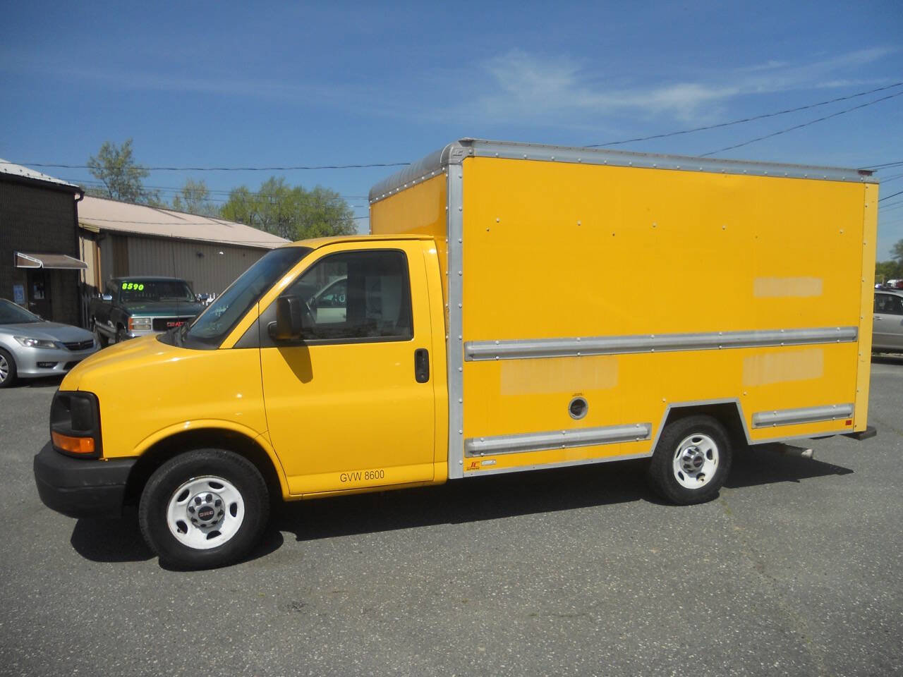 Used 2011 GMC Savana 3500 image 2