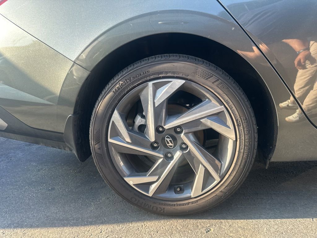 Certified 2025 Hyundai Elantra Sport image 29