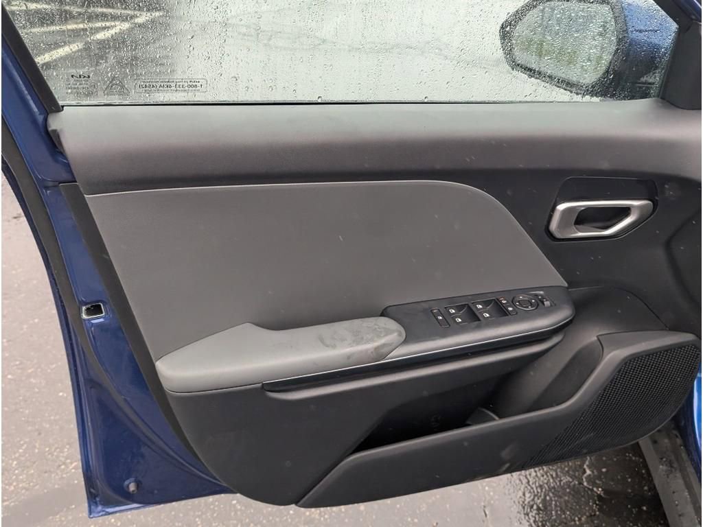 New 2025 Kia K4 LXS image 14