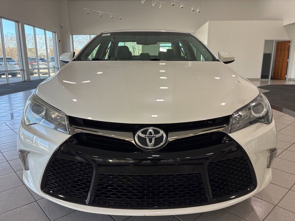 Used 2017 Toyota Camry SE w/ Moonroof Package image 2