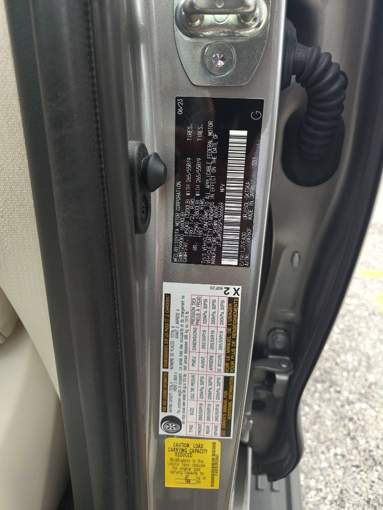 Used 2023 Lexus GX 460 Premium w/ Accessory Package AWD/4WD image 23