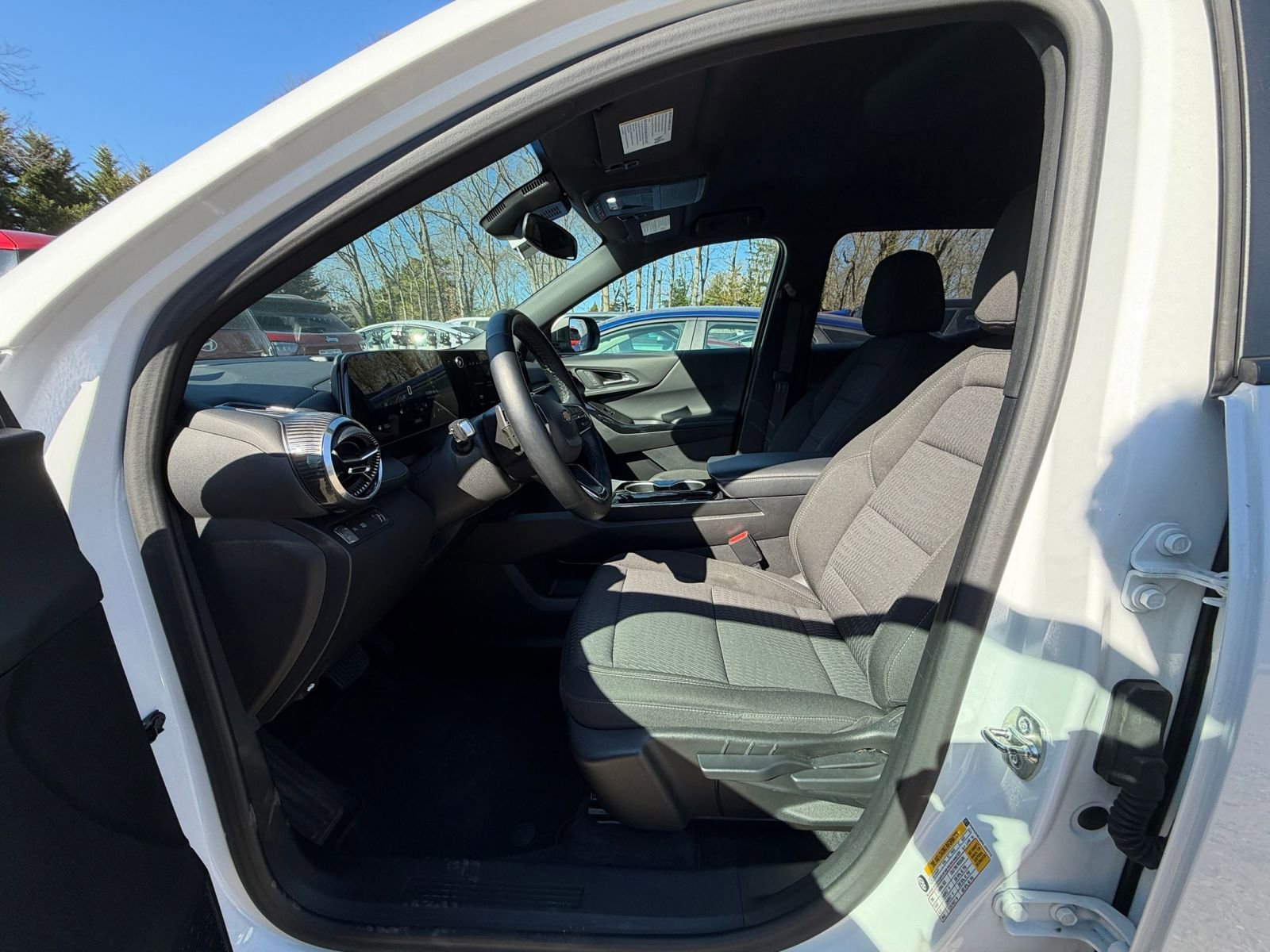 Used 2025 Chevrolet Equinox LT image 25