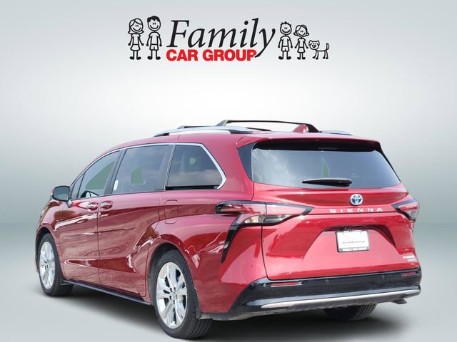 Certified 2024 Toyota Sienna Platinum FWD image 3