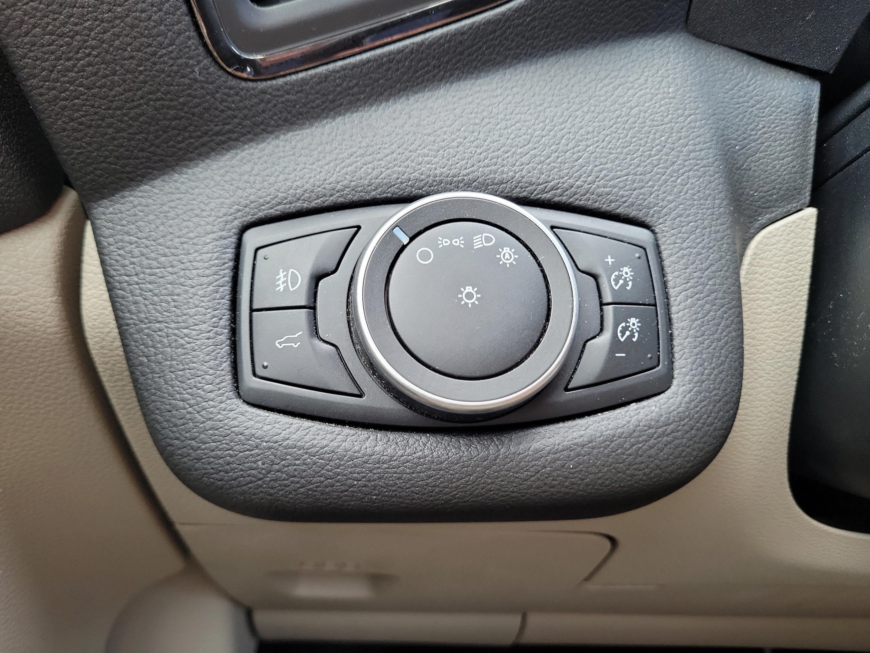 Used 2018 Ford Escape Titanium FWD image 27
