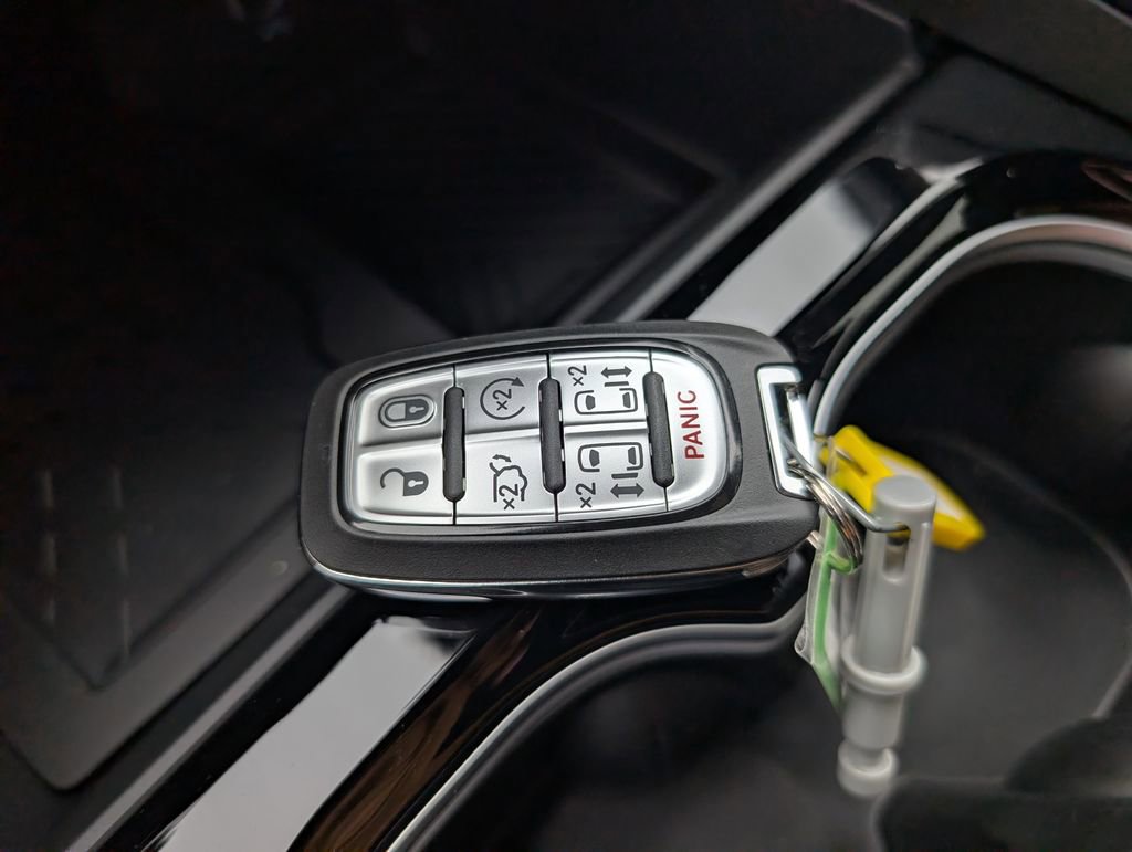 New 2026 Chrysler Pacifica Limited w/ Trailer Tow Group image 20