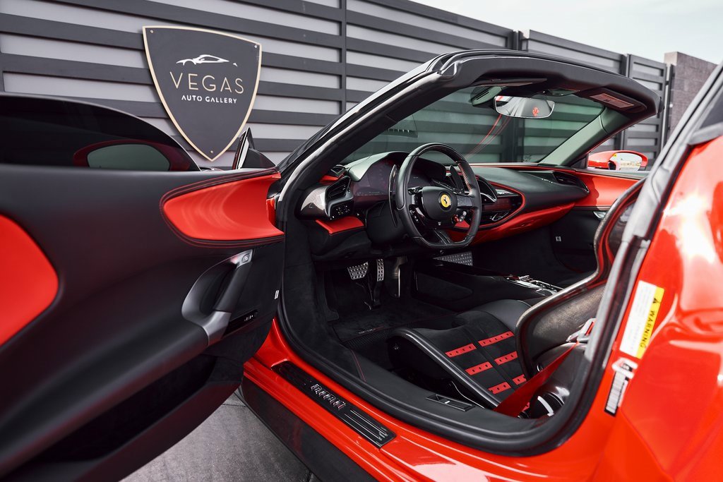 Used 2022 Ferrari SF90 Spider image 38