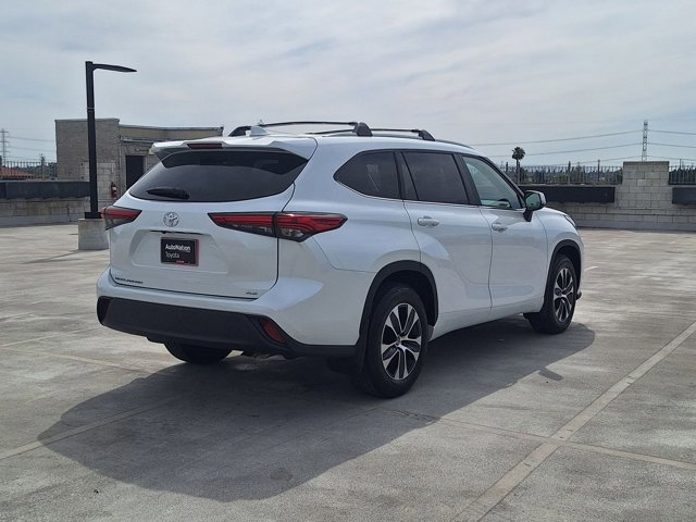 Used 2023 Toyota Highlander XLE image 6