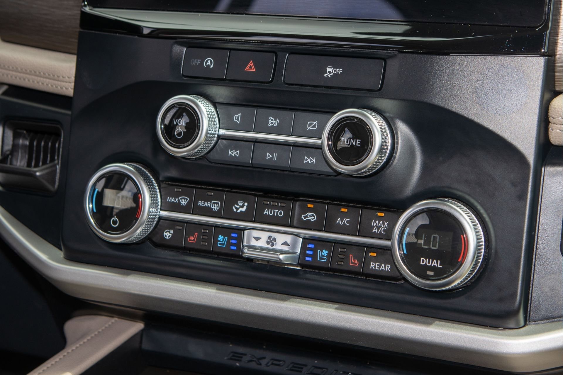 Used 2024 Ford Expedition Limited image 25