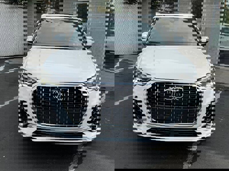 Used 2023 Audi Q3 2.0T Premium image 2