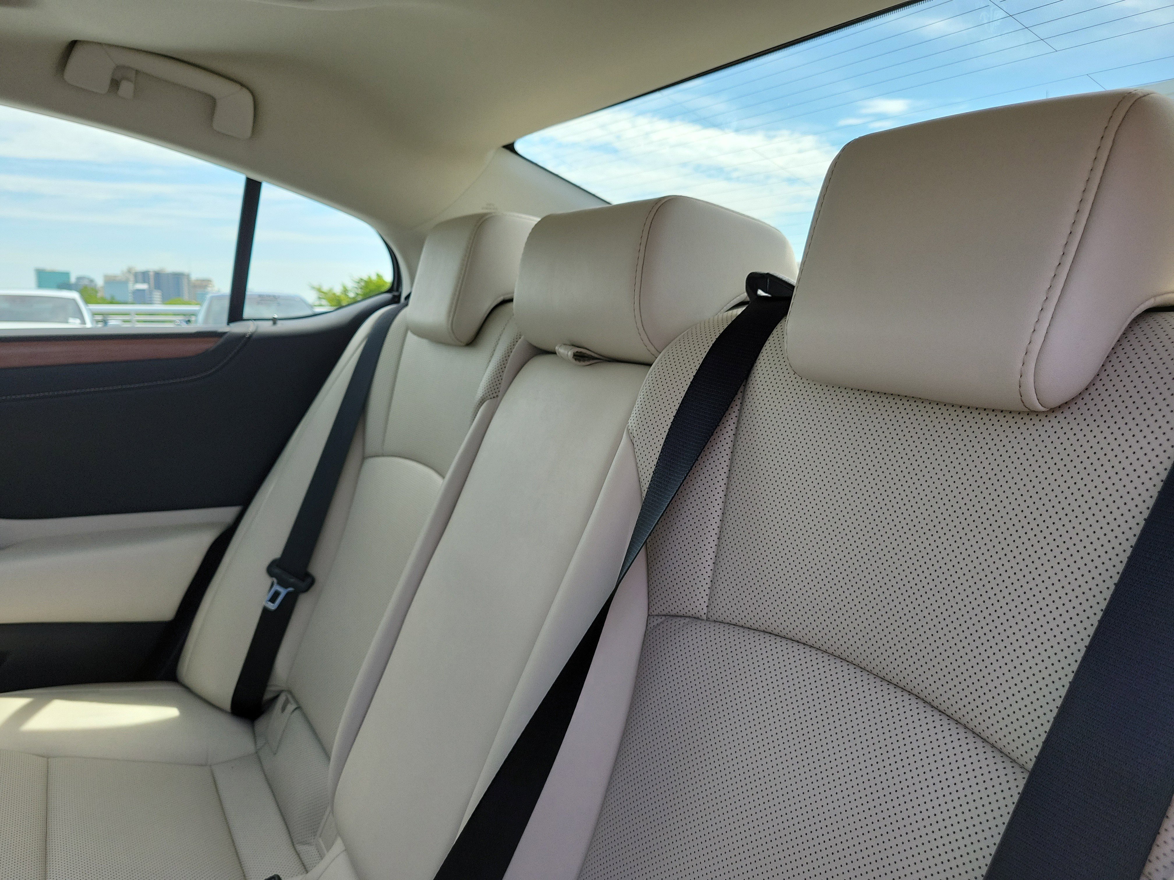 Used 2025 Lexus ES 350 w/ Premium Package FWD image 12