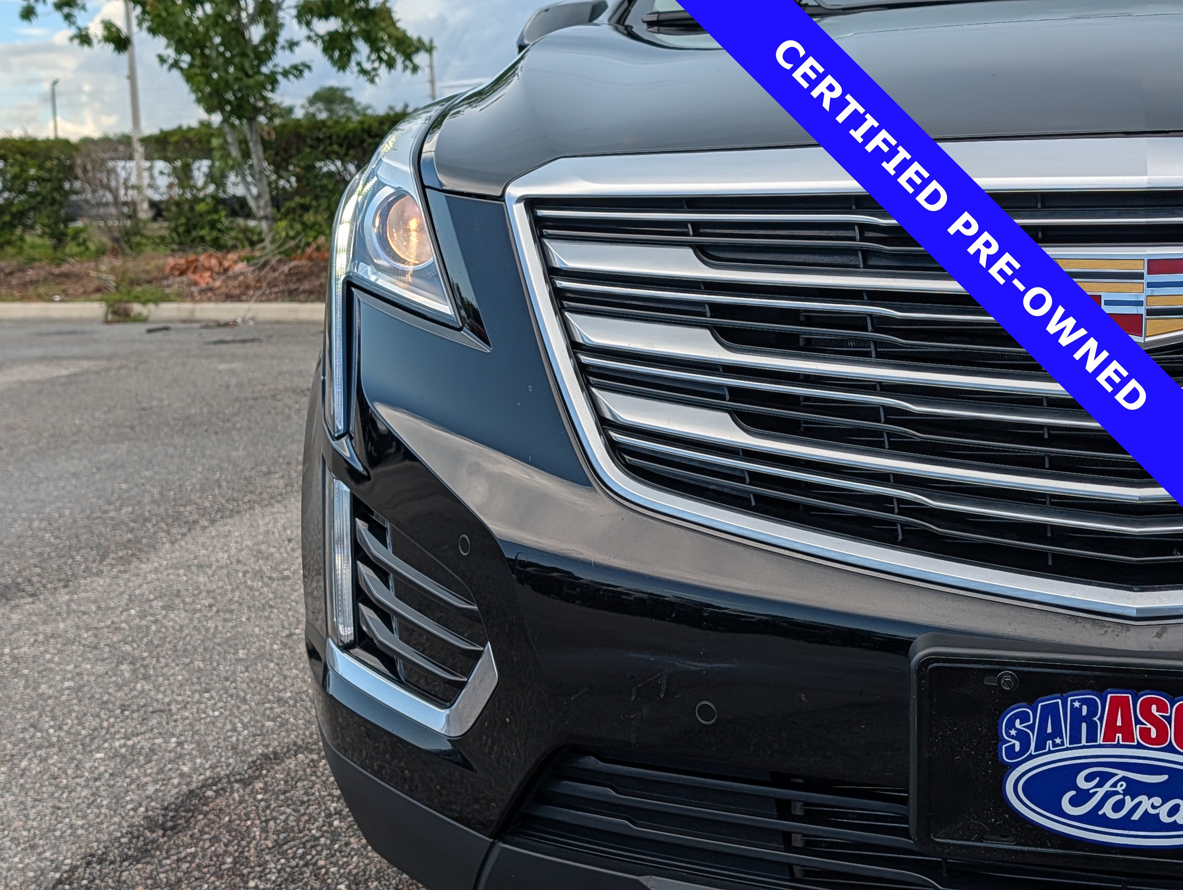 Used 2017 Cadillac XT5 Luxury w/ Driver Awareness Package FWD image 9