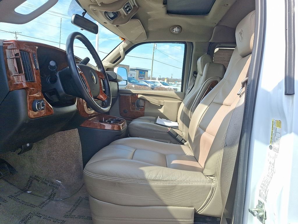 Used 2018 Chevrolet Express 2500 w/ Enhanced Convenience Package image 13