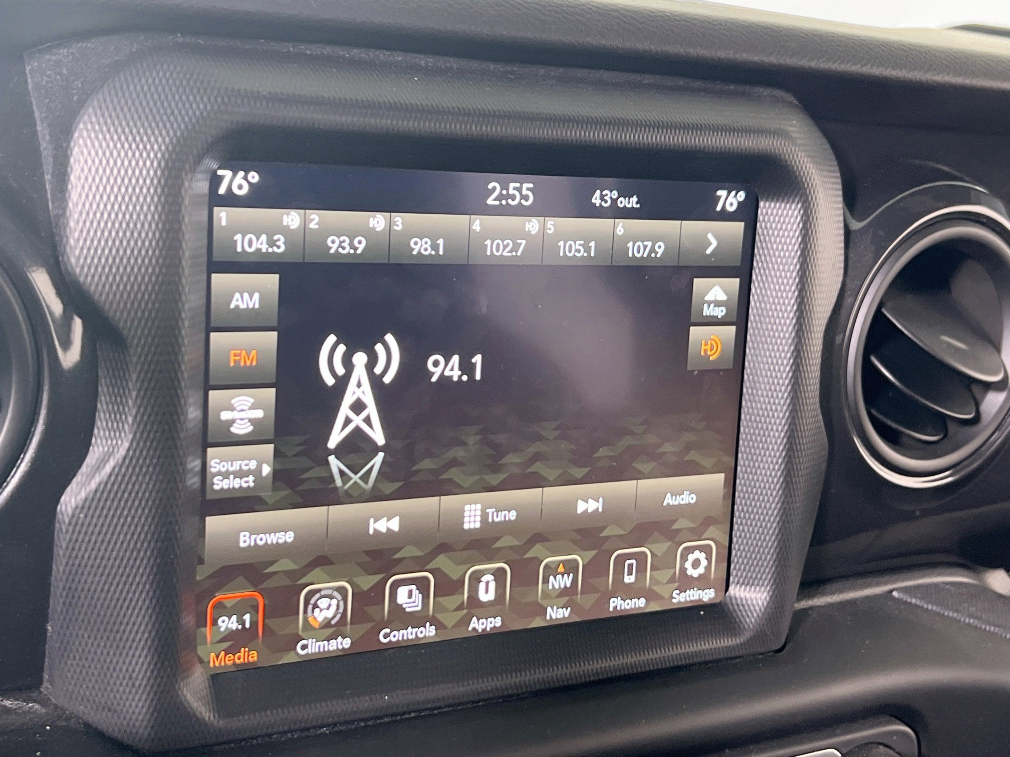 Used 2023 Jeep Wrangler Unlimited Sport image 15