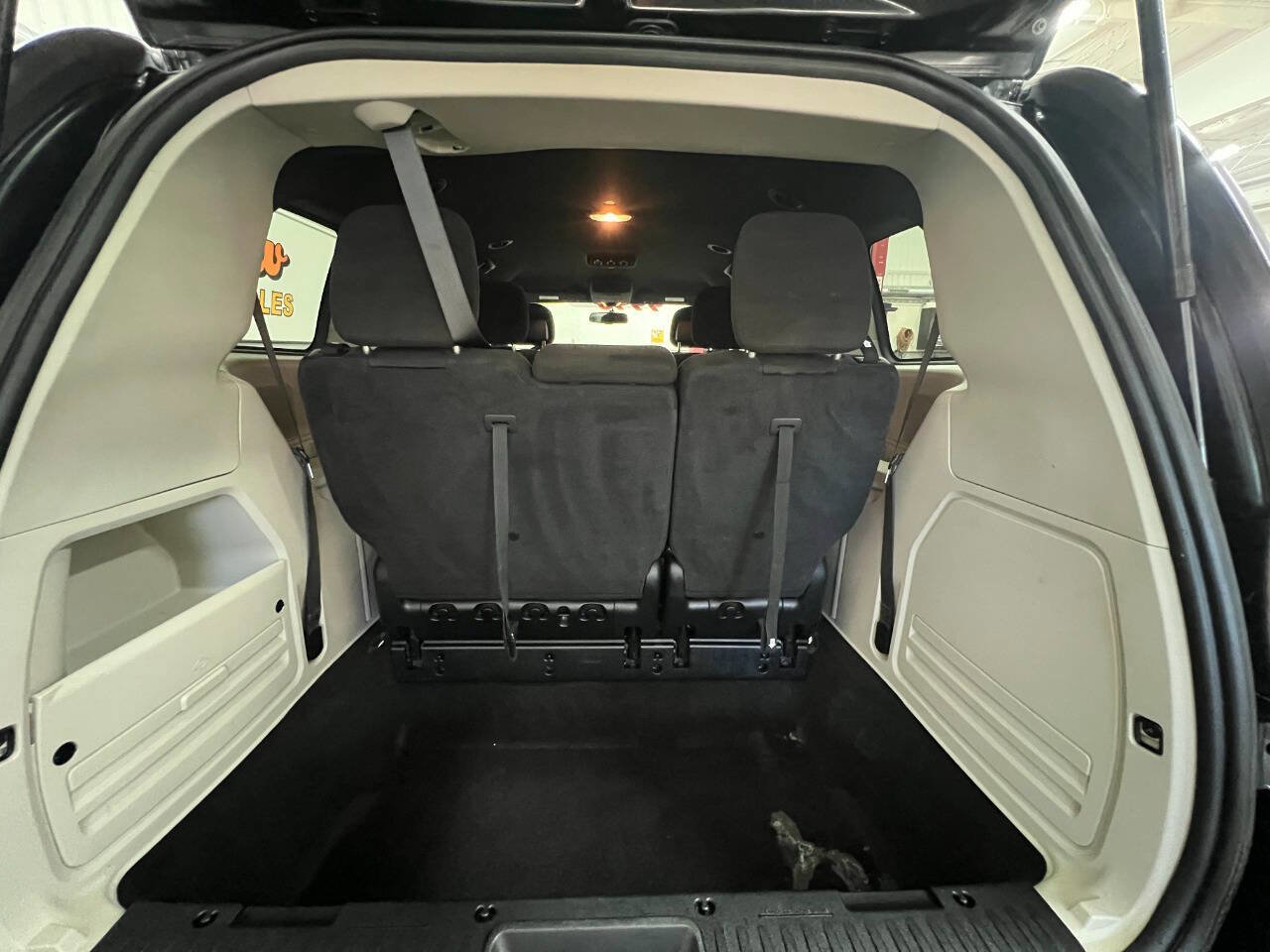 Used 2016 Dodge Grand Caravan SE image 25