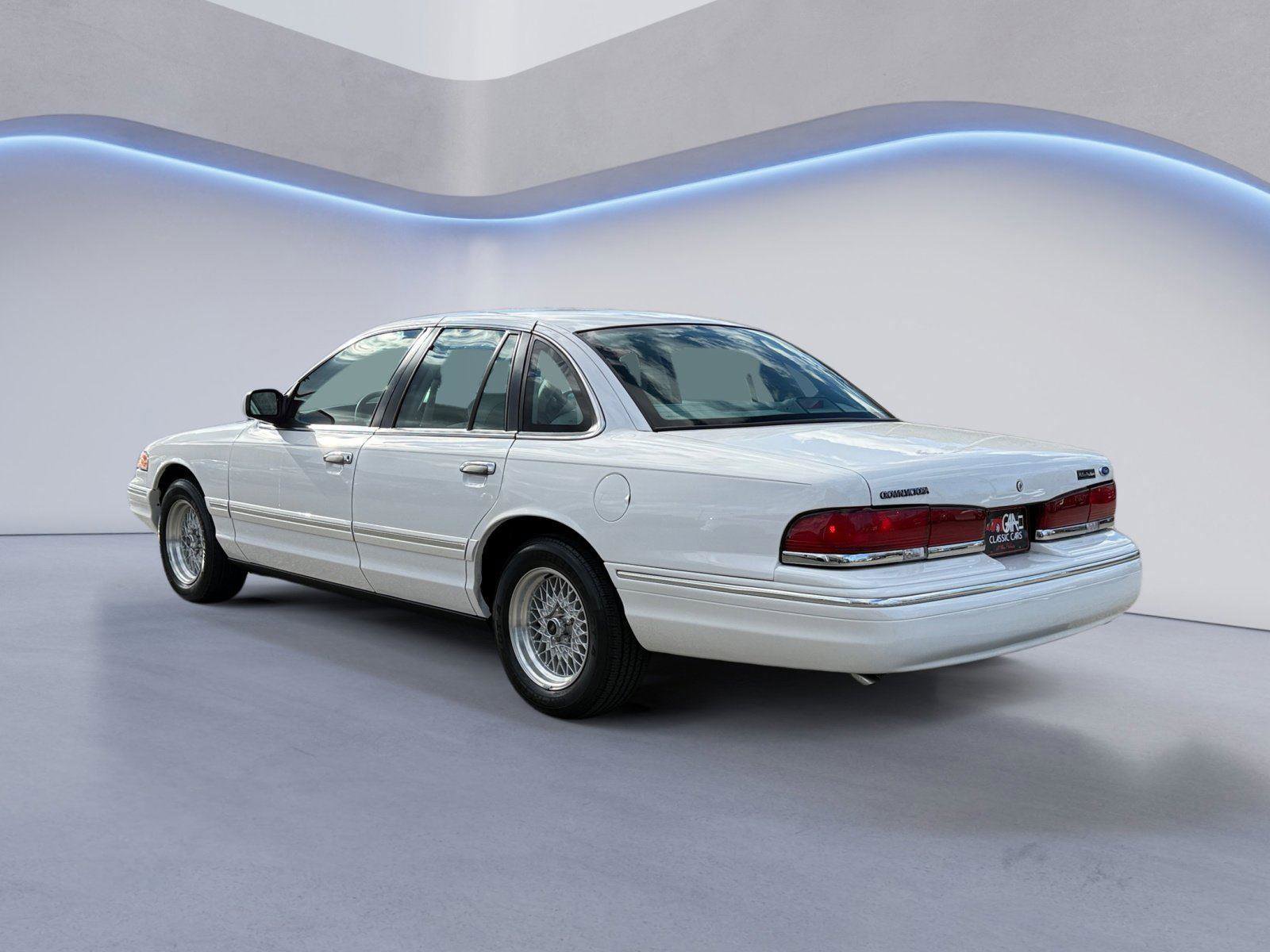 Used 1997 Ford Crown Victoria image 5