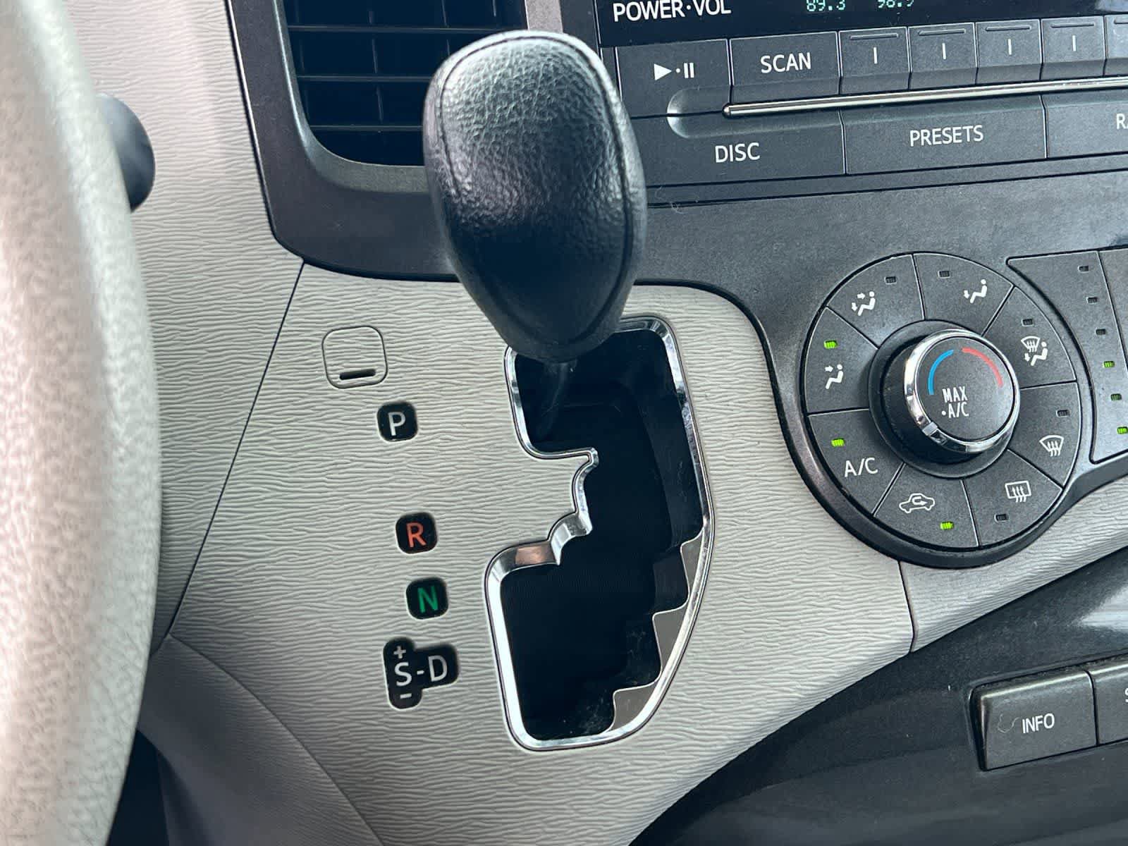 Used 2012 Toyota Sienna LE image 22