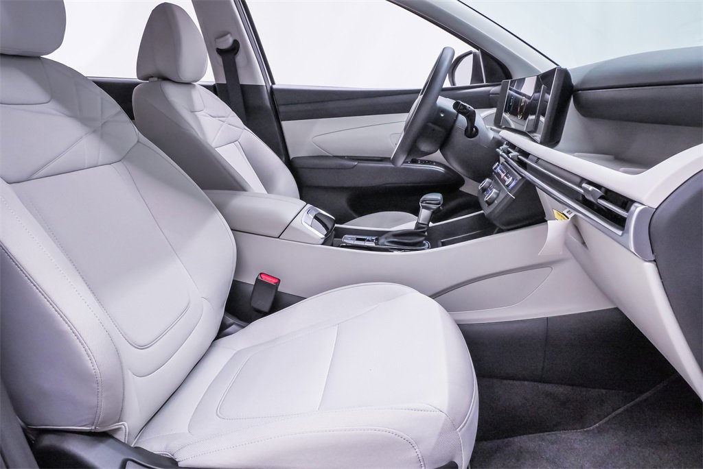 Certified 2025 Hyundai Tucson SE image 13
