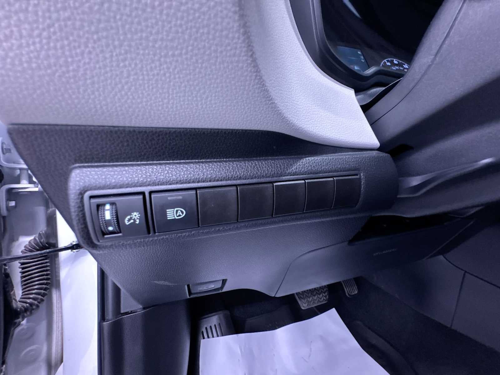 Used 2025 Toyota Corolla LE FWD image 16