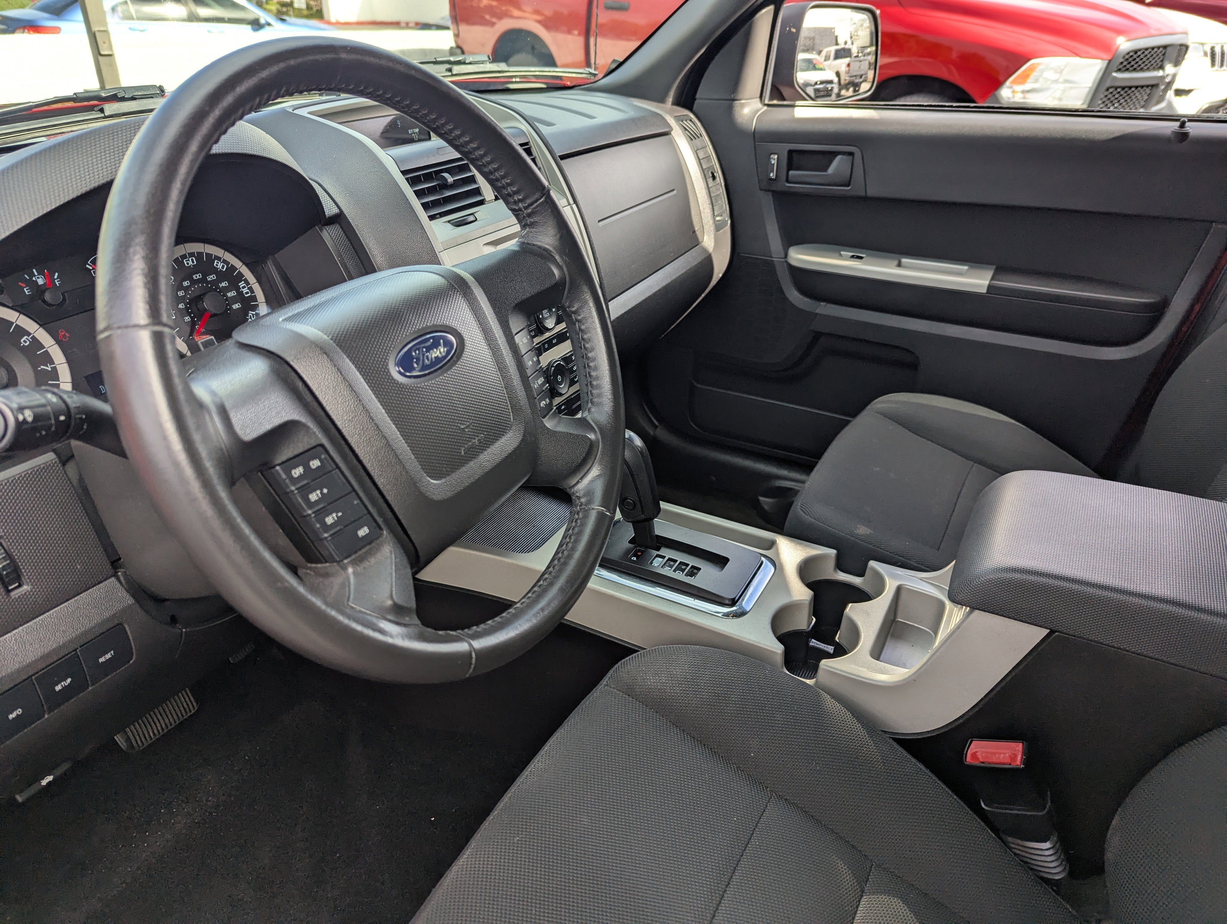 Used 2010 Ford Escape XLT image 17