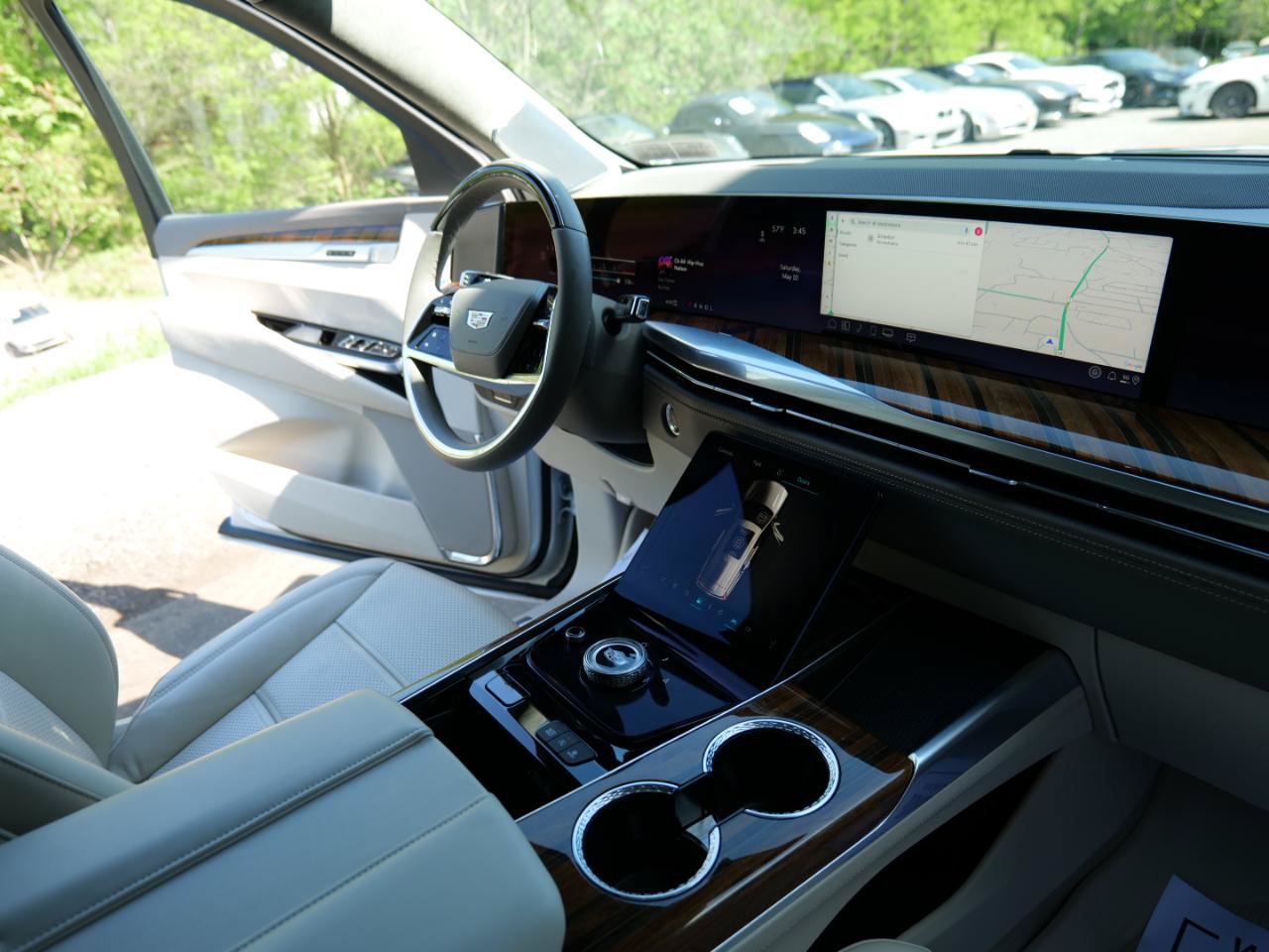 Used 2025 Cadillac Escalade Sport Platinum w/ LPO, Floor Liner Package AWD/4WD image 34