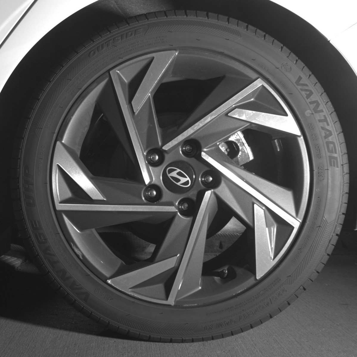 Used 2025 Hyundai Elantra Limited FWD image 14