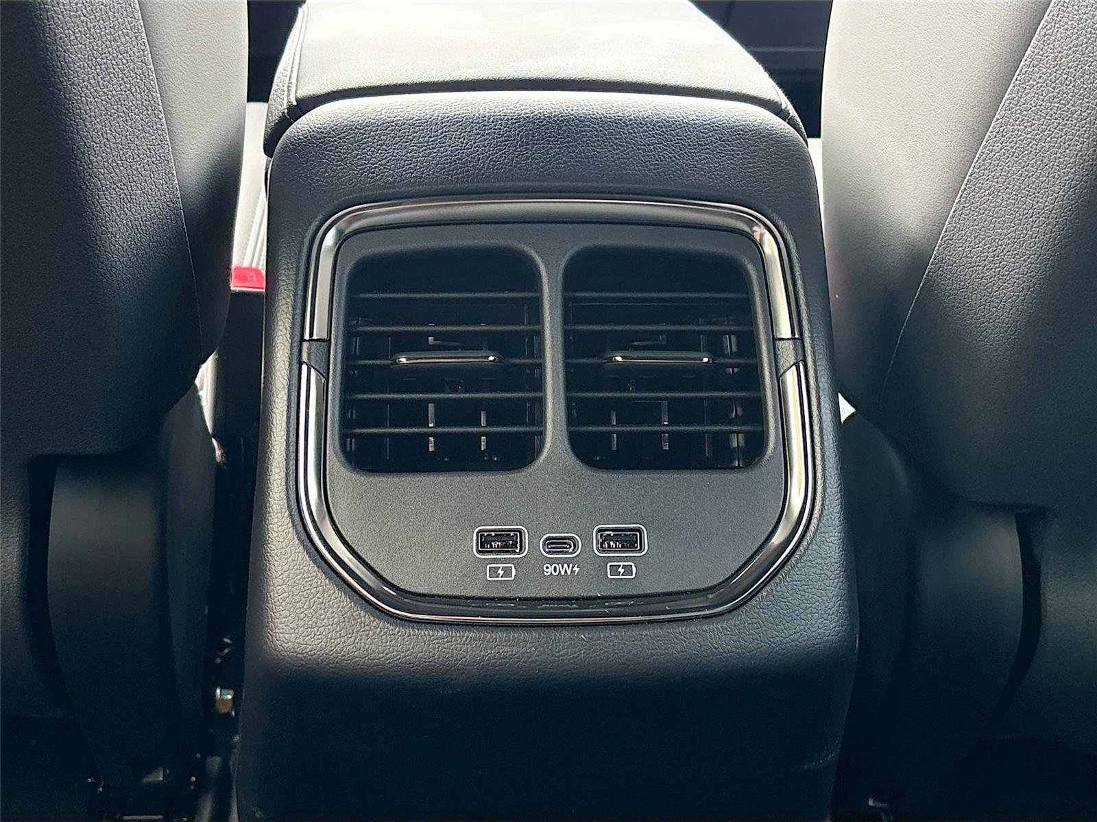 New 2025 VinFast VF 8 Plus image 25