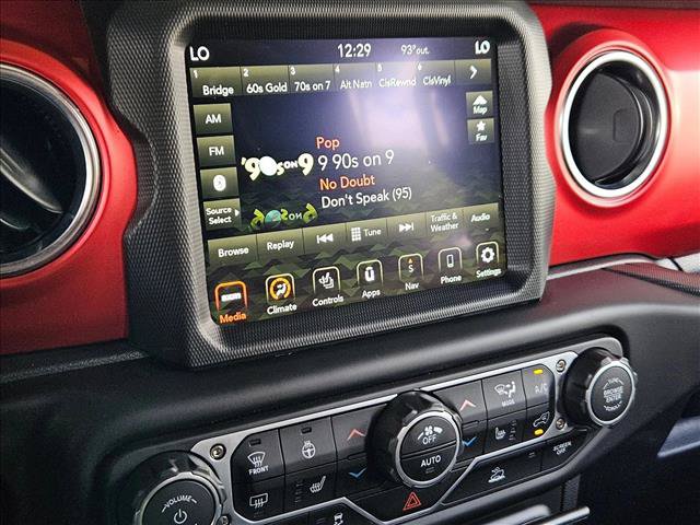 Used 2022 Jeep Wrangler Unlimited Rubicon w/ Cold Weather Group AWD/4WD image 15